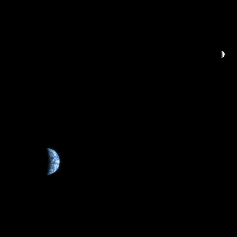 The_Earth_and_the_Moon_photographed_from_Mars_orbit
